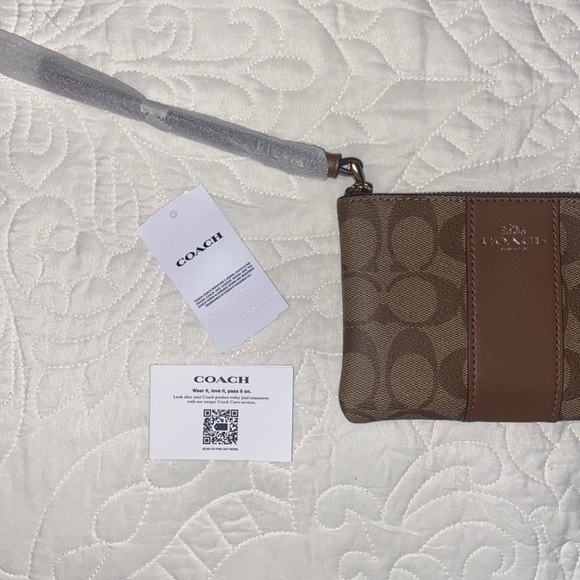 Brown Leather Coach Wristlet. Pockets for cards and zipper for coins inside. - Picture 3 of 3